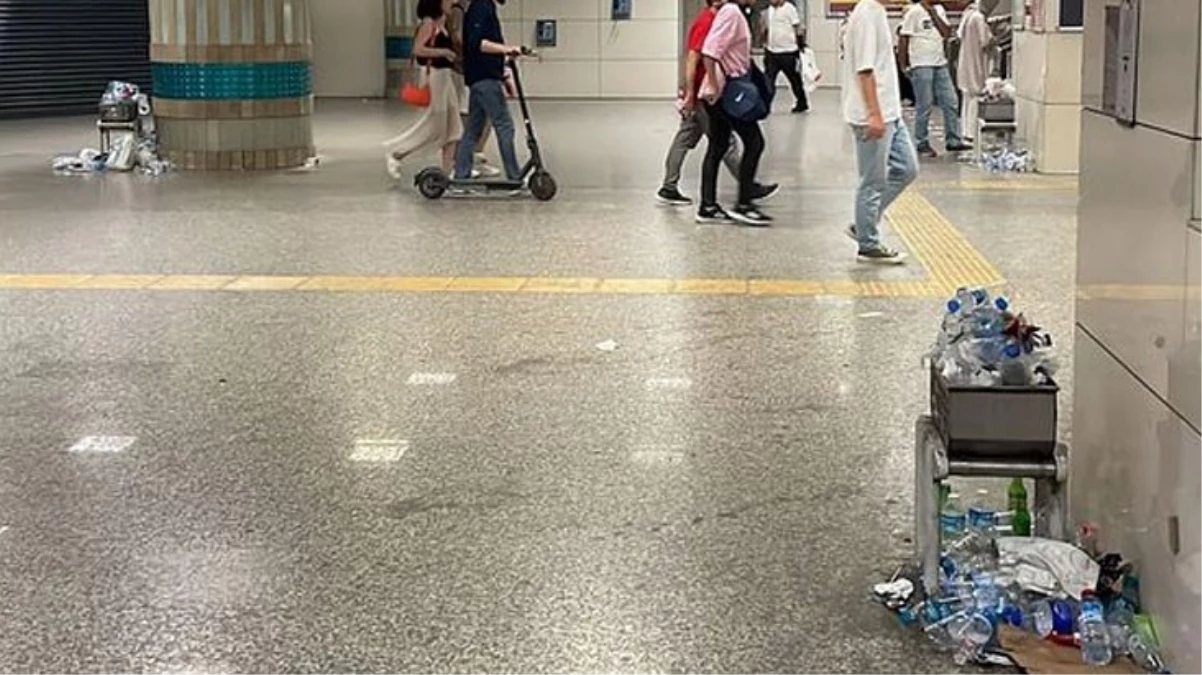 Yenikapı Metro İstasyonu’nda tepki çeken görüntü! Çöpler her yere saçıldı