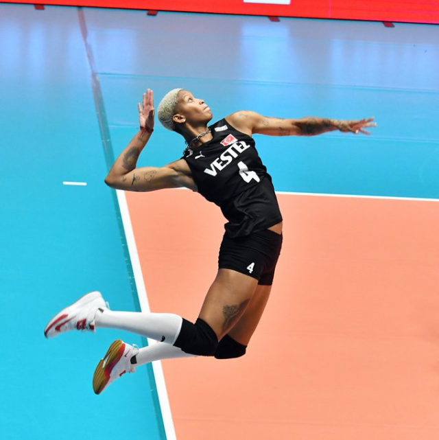 Son Dakika: Filenin Sultanları, çeyrek finalde Polonya'yı 3-0 yenerek Avrupa Voleybol Şampiyonası'nda yarı finale yükseldi