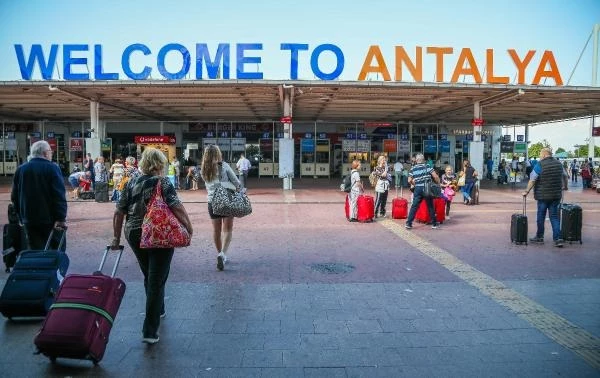 Yılın ilk 7 ayında Antalya'ya gelen turist sayısı 8 milyonu aşarak rekor kırdı