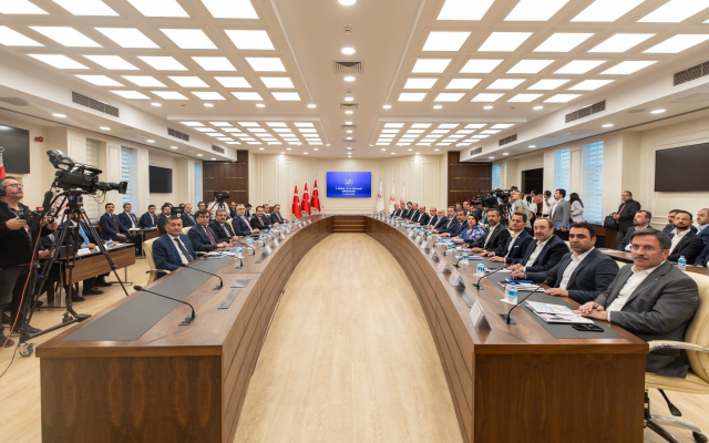 Memur ve memur emeklilerinin zam oranlarının belirleneceği toplu sözleşme görüşmelerinin ilk toplantısı sona erdi