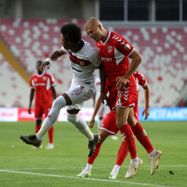 Puanlar bölüşüldü! Süper Lig'in ilk haftasında Sivasspor, Samsunspor'la berabere kaldı