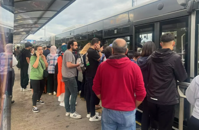 İstanbul'da toplu taşımaya gelen yüzde 51.5'luk zam tarifesi bugün uygulanmaya başlandı