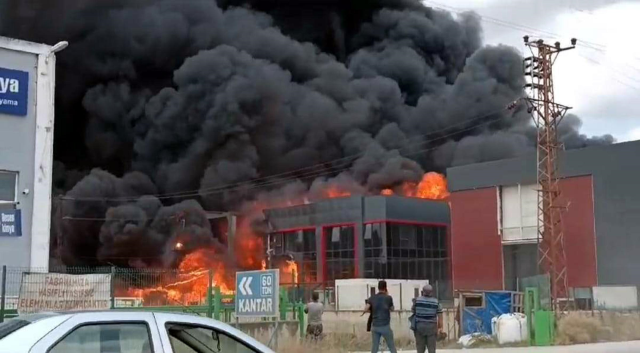 Tekirdağ'da kimya fabrikasında yangın! Peş peşe patlamalar oldu, gökyüzünü dumanlar kapladı