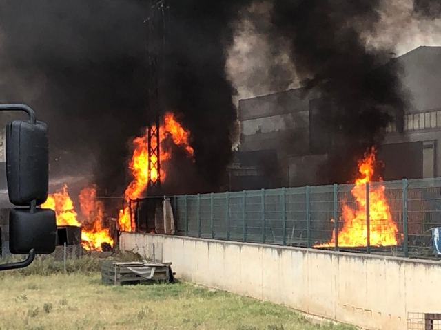 Tekirdağ'da kimya fabrikasında yangın! Peş peşe patlamalar oldu, gökyüzünü dumanlar kapladı