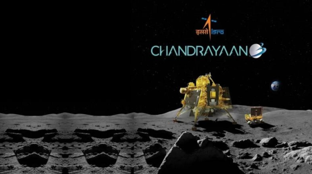 Hindistan, uzay aracı Chandrayaan-3'ü Ay'ın az keşfedilen güney kutbuna indirdi