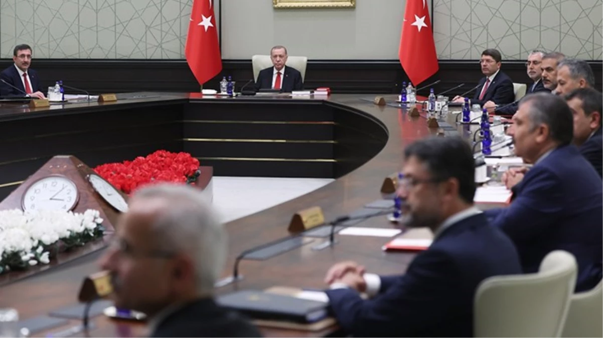Gözler Kabine Toplantısı’nda! Masada gençlere vergisiz telefon ve bilgisayar satışı konusu da var