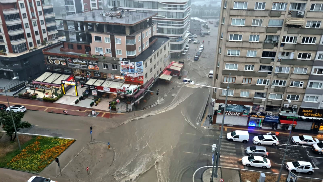 Son Dakika: İstanbul'da selden etkilenen ailelere 15 bin TL para yardımı yapılacak