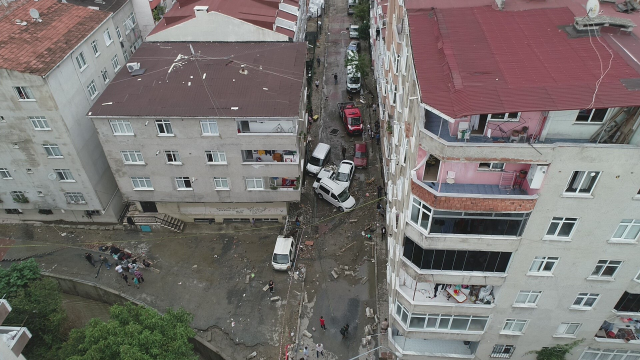 İstanbul'da sel sularının viraneye çevirdiği sokaklar böyle görüntülendi