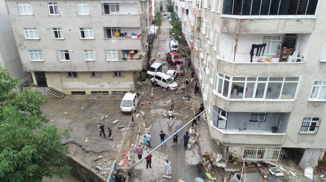 İstanbul'da sel sularının viraneye çevirdiği sokaklar böyle görüntülendi