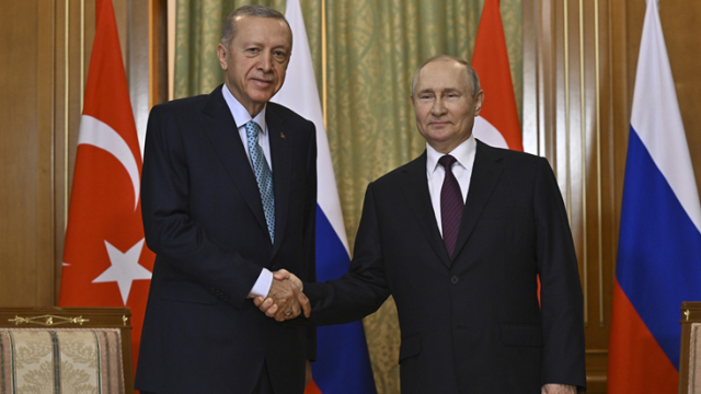 Kremlin'den Erdoğan-Putin zirvesiyle ilgili ilk açıklama: Görüşmelerin ilk kısmı yapıcı geçti, anlaşma imzalanması beklenmiyor