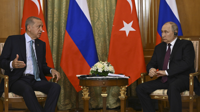 Kremlin'den Erdoğan-Putin zirvesiyle ilgili ilk açıklama: Görüşmelerin ilk kısmı yapıcı geçti, anlaşma imzalanması beklenmiyor