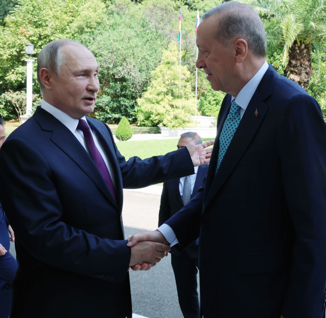 Kremlin'den Erdoğan-Putin zirvesiyle ilgili ilk açıklama: Görüşmelerin ilk kısmı yapıcı geçti, anlaşma imzalanması beklenmiyor