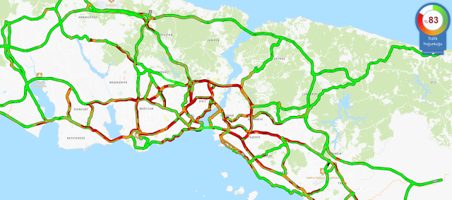 İstanbul'da etkili olan yağış trafiği felç etti! Yoğunluk yüzde 80 seviyesini geçti