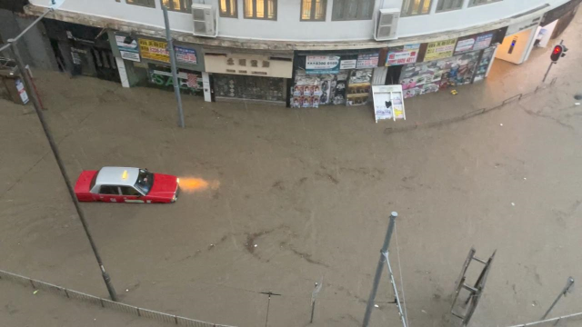 Hong Kong'da tayfun ve sel bir arada: 2 kişi hayatını kaybetti, 110 kişi yaralandı