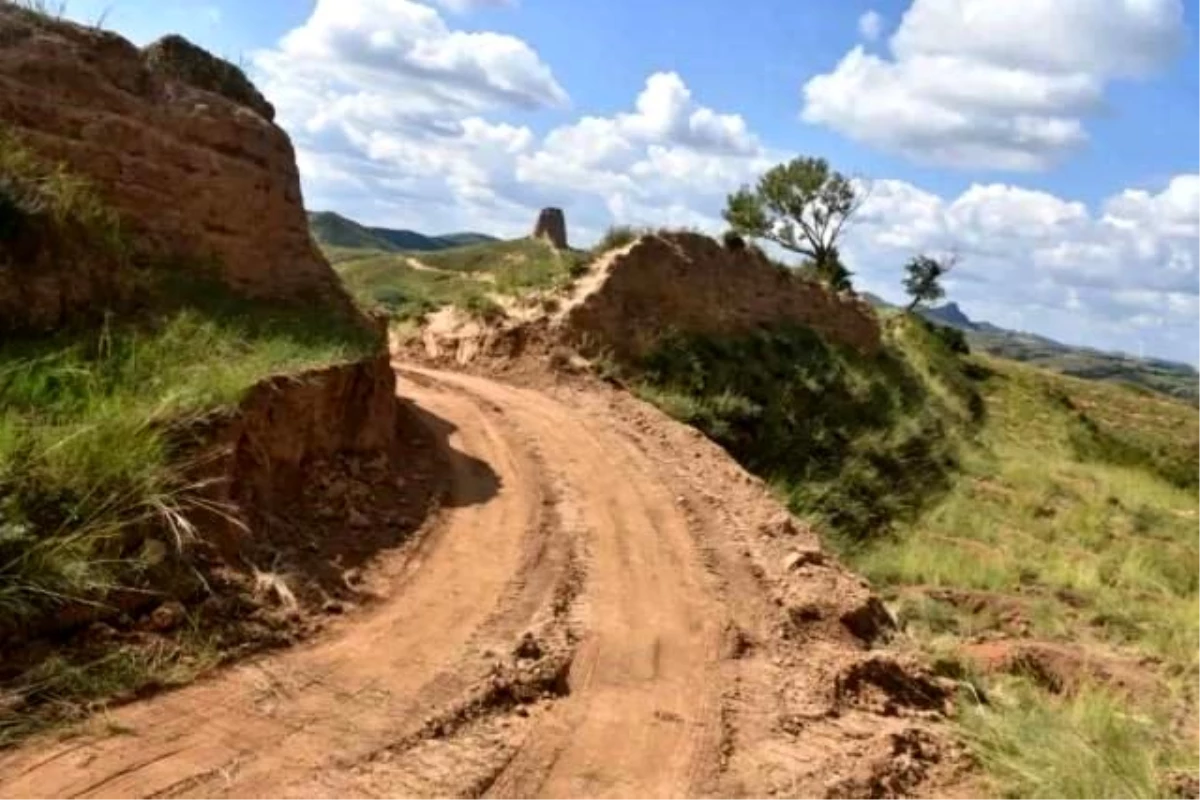 Kestirme yol için Çin Seddi’nin bir bölümünü yıkan 2 işçi gözaltına alındı