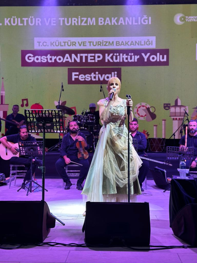 Züleyha Ortak performansıyla Türkiye Kültür Yolu Festivali'ne damga vurdu