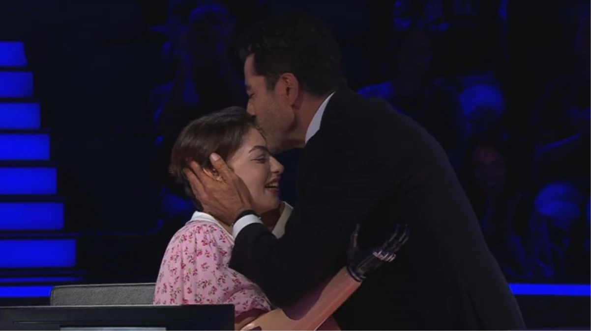 Kenan İmirzalıoğlu, Kim Milyoner Olmak İster’de milyonluk soruya ulaşan yarışmacıyı alnından öptü