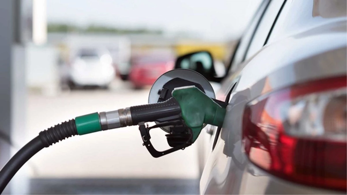 Benzin ve motorine çifte zam kapıda! Petrol kırmızıya döndü, akaryakıtta tabela değişiyor