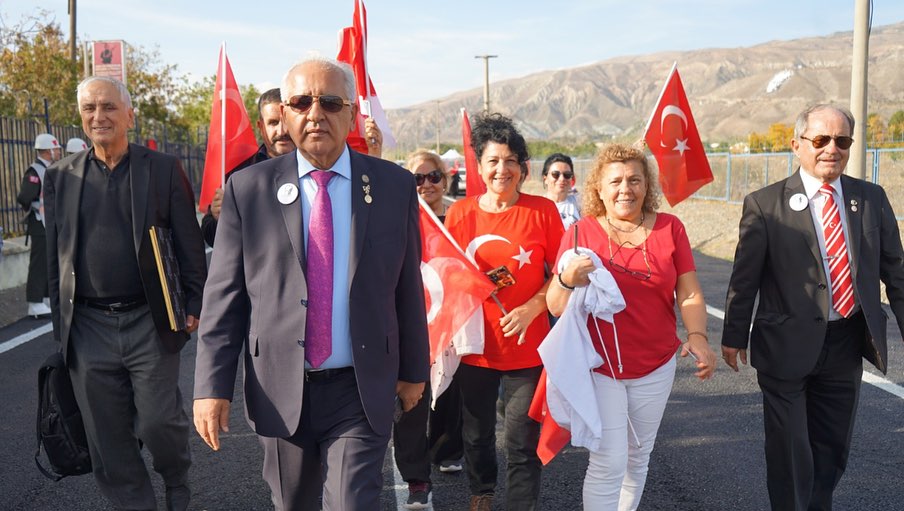 30 günde 3 bin gönüllü asker arkadaşlarıyla beraber yapılan Atatürk Portresi yenilendi