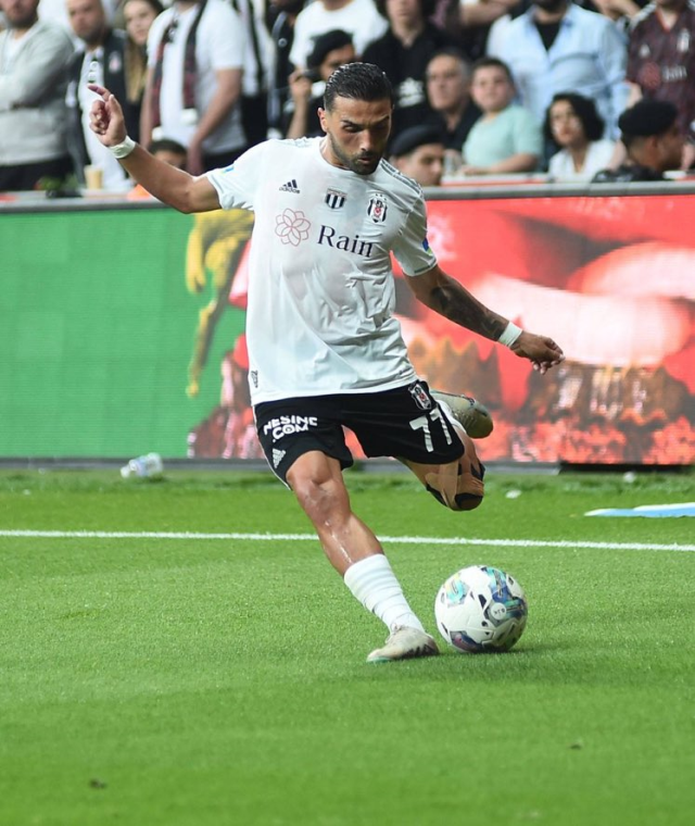 Beşiktaş'ta deprem! Umut Meraş derbiye günler kala sakatlandı