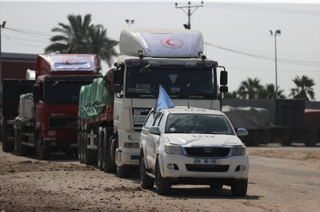 Refah Sınır Kapısı'nı açan İsrail, yakıtı insani yardımın dışında tuttu