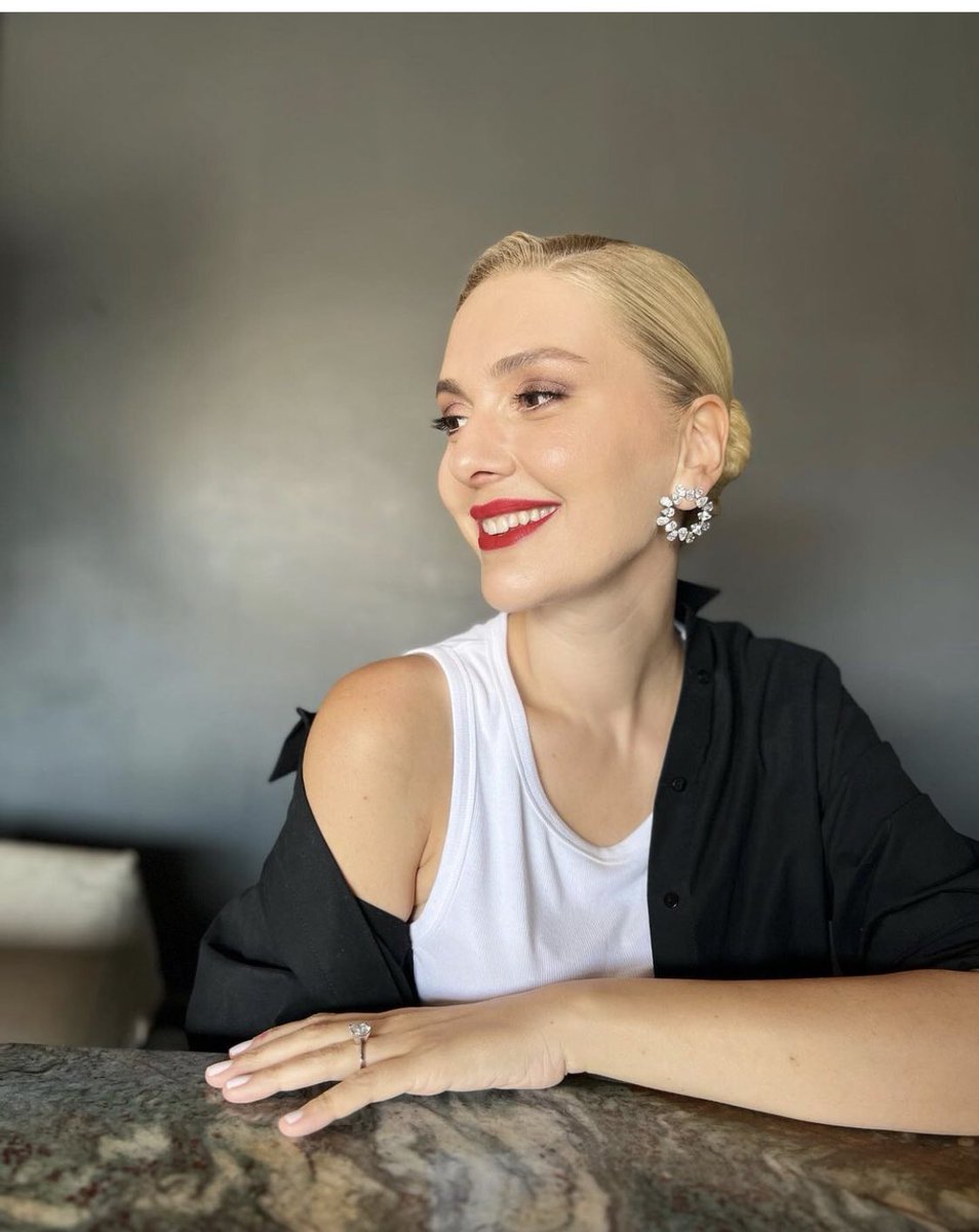 Sürekli set yoğunluğundan yakınan Bergüzar Korel’e tepki yağıyor