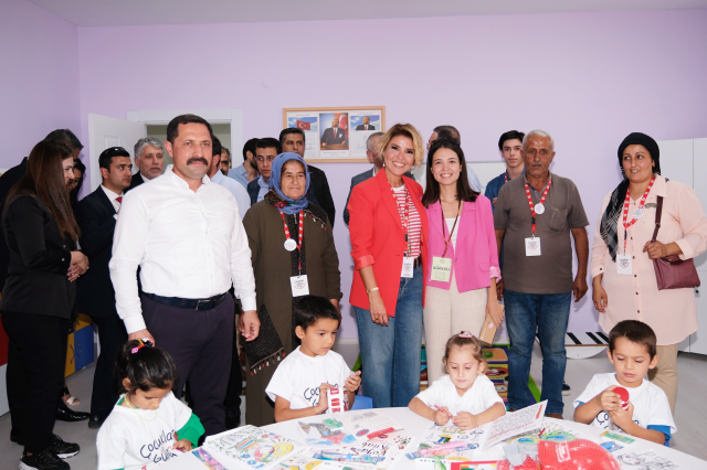 Gülben Ergen, Hatay'da açtığı okula depremde ölen Taha Duymaz'ın adını verdi