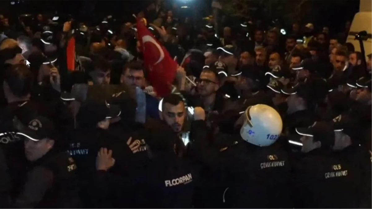 Ankara’da İsrail Büyükelçiliği önünde protesto! Polis, kalabalığı sakinleştirmeye çalışıyor