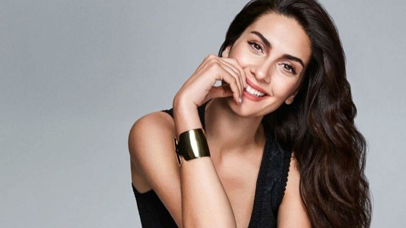 Yoğun iş temposundan şikayet ettiği için linç edilen Bergüzar Korel’den cevap geldi: Ekmeğimi sonuna kadar hak ediyorum