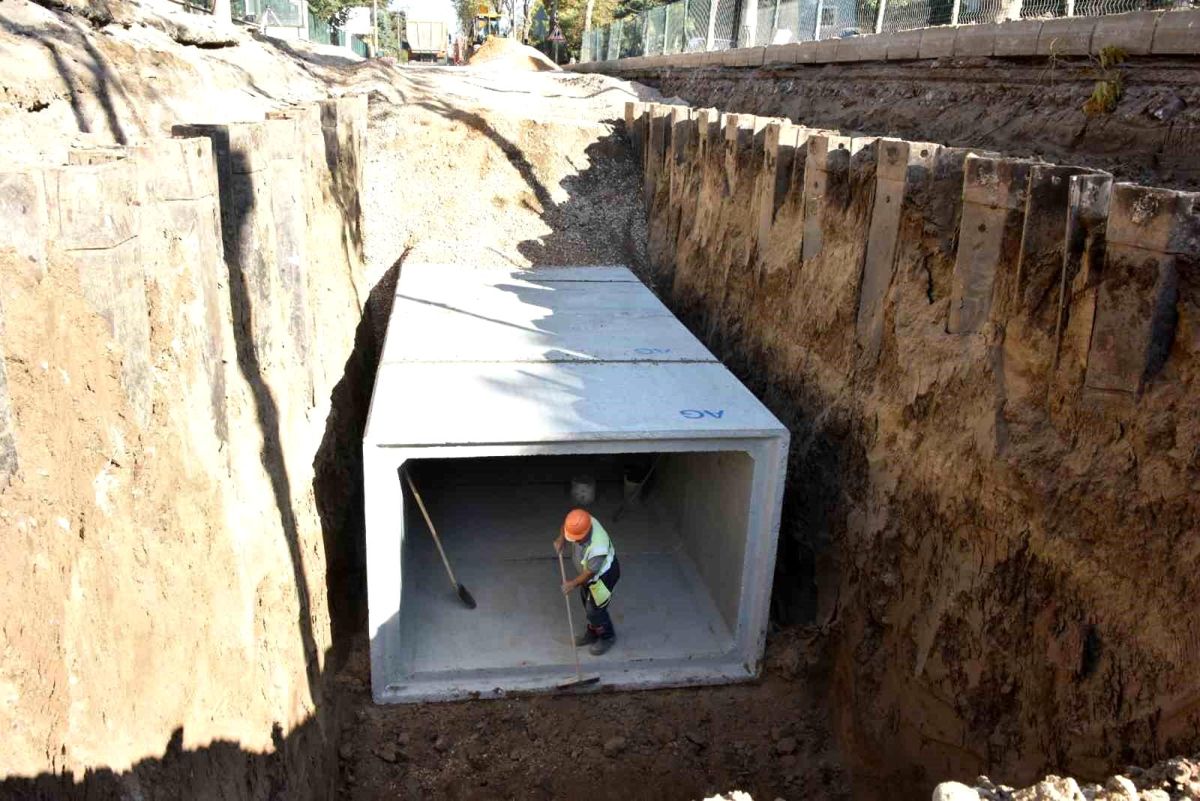 Bursa İlçelerinde Altyapı Yenileme Çalışmaları Devam Ediyor