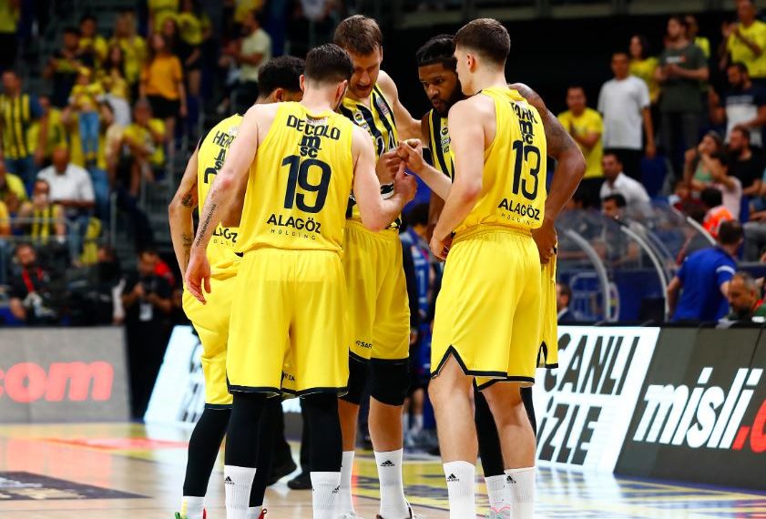 Fenerbahçe’den futbol ve basketbolda 4’te 4!