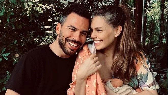 Aslı Enver’den eşi Berkin Gökbudak ve kızı Elay ile yeni pozlar