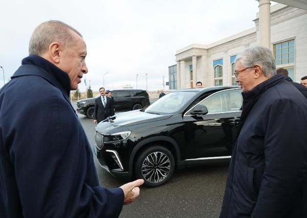 Cumhurbaşkanı Erdoğan, Kazak mevkidaşına TOGG hediye etti