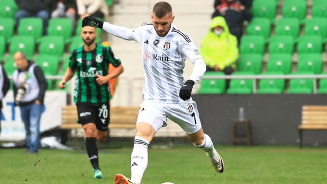 Beşiktaş, özel maçta Sakaryaspor'u tek farkla geçti