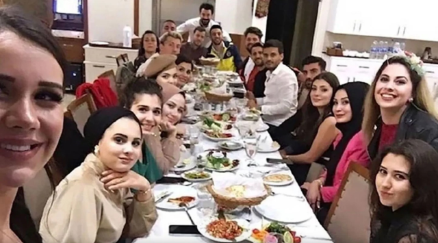 Dilan Polat'ın 4 yıl önce çektiği fotoğraf olay oldu! Karede yer alan herkes güzellik merkezi açıp zengin oldu