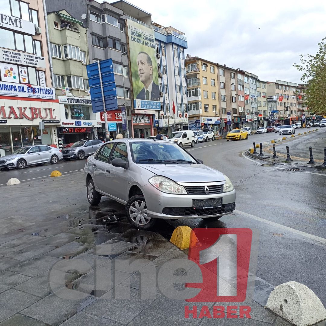 KADIKÖY BELEDİYESİ ÖNÜNDE KAZA