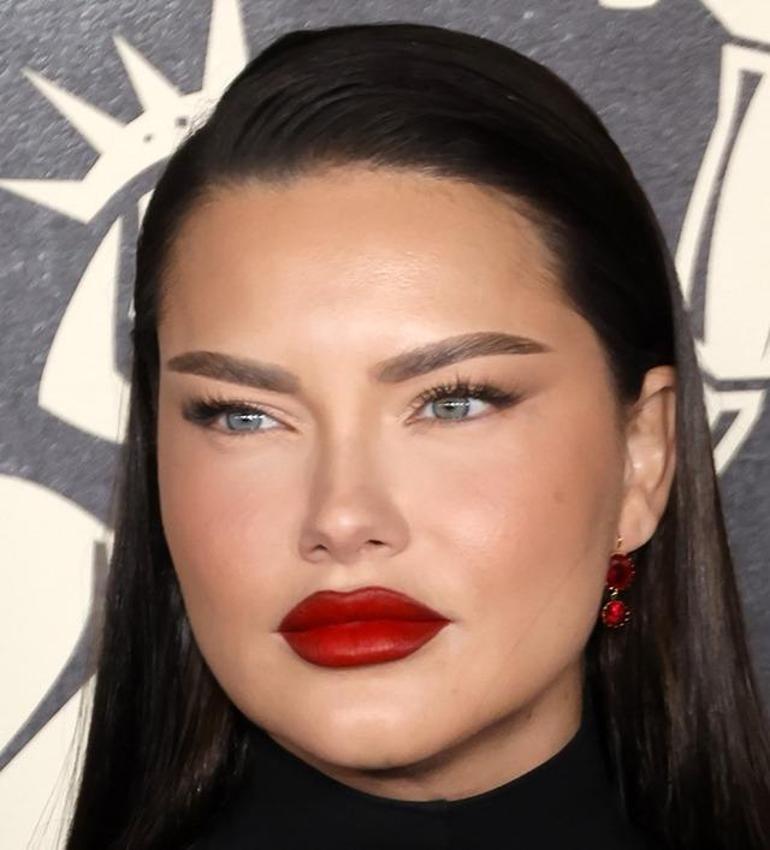 Adriana Lima'nın yüzündeki değişiklik dikkat çekti