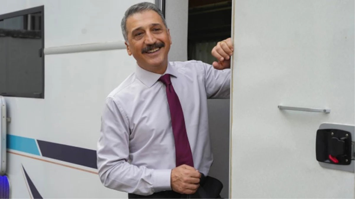 Çarkıfelek yarışması yeni sunucusu Cem Davran ile TV8’de yeniden başlıyor