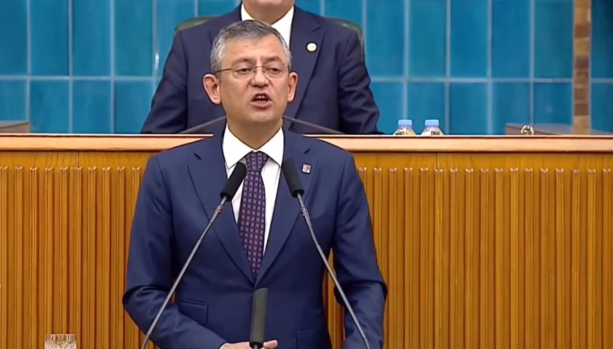 CHP lideri Özgür Özel: Kılıçdaroğlu’nun önünde saygıyla eğiliyorum