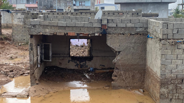 Selde can veren babaanne ve torunlarıyla ilgili acı detay! Evin duvarı yıkılınca suya kapılmışlar