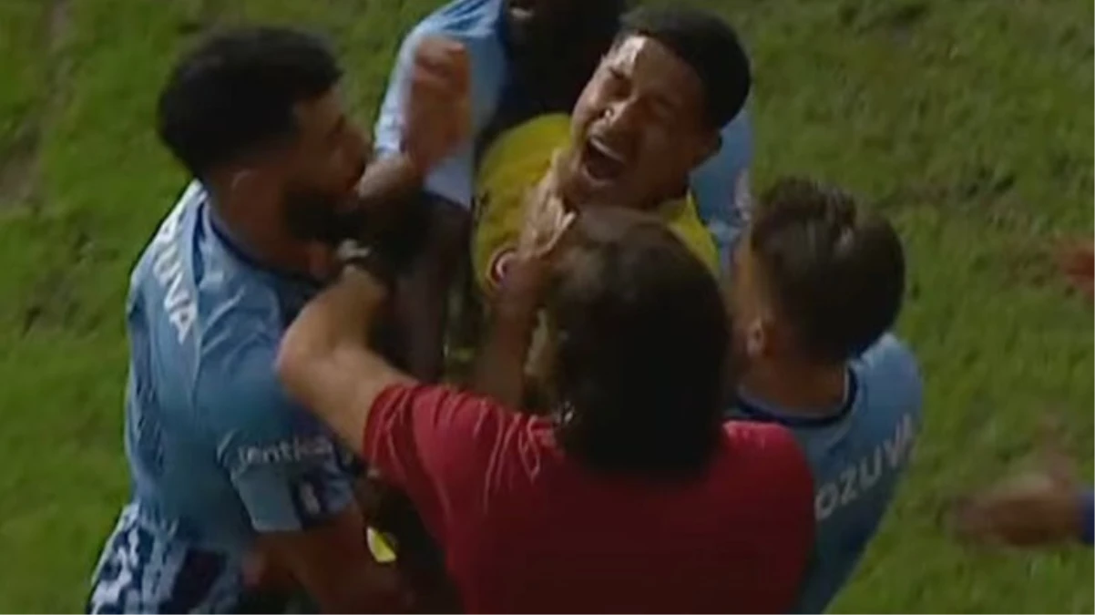 Fenerbahçe, Türkiye’nin konuştuğu pozisyonla ilgili sessizliğini bozdu: Sokak kavgası mı futbol maçı mı?