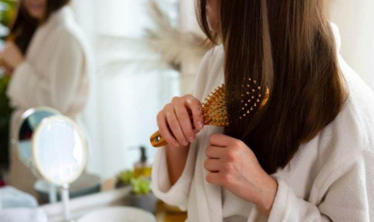 Uzmanlar uyardı: Sıcak suyla duş almak saça zarar veriyor…