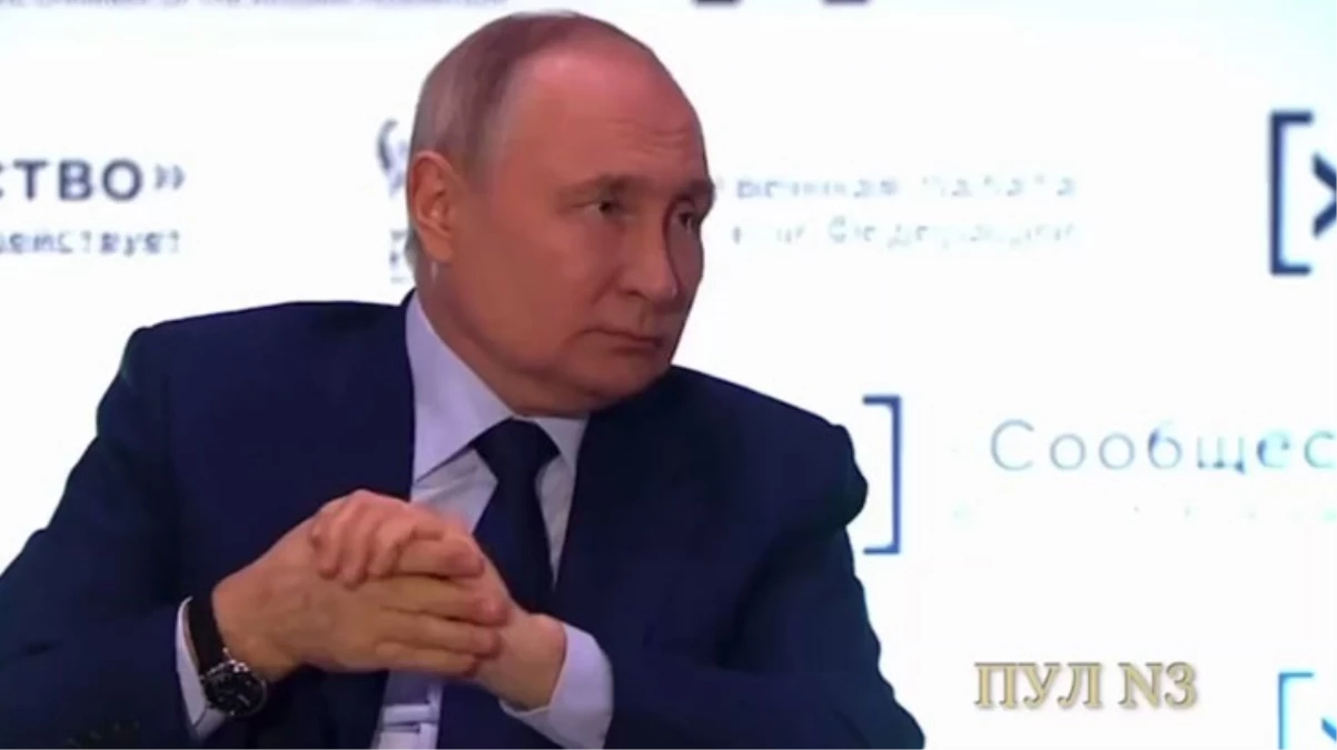 Rusya Devlet Başkanı Putin “Aleykümselam” dedi, salon ayağa kalktı.