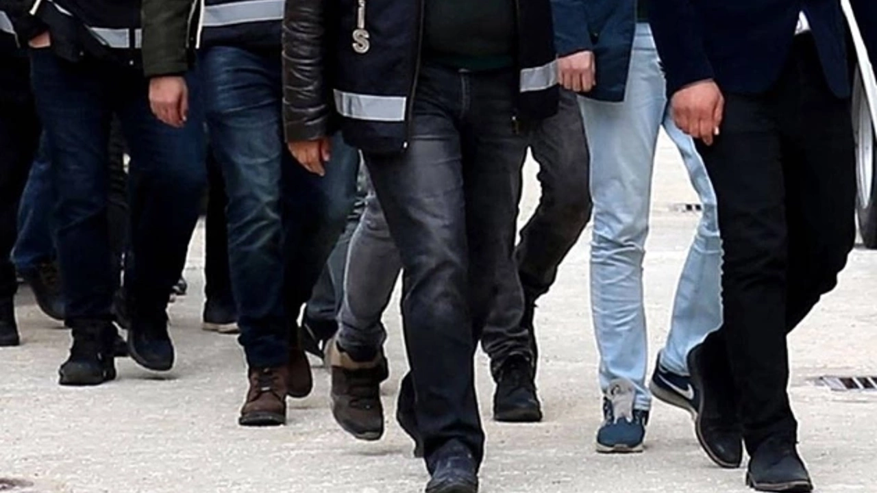 Bakan Ali Yerlikaya duyurdu: Uluslararası silahlı organize suç örgütü çökertildi!