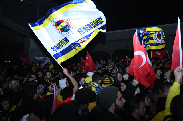 Suudi Arabistan'daki Süper Kupa finalinin iptal olmasının ardından Galatasaray ve Fenerbahçe yurda döndü
