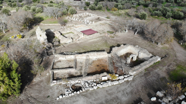 Apollon Smintheus Tapınağı'nda 2 bin yıllık mezar bulundu! Bir mezara 10'dan fazla kişi gömülmüş