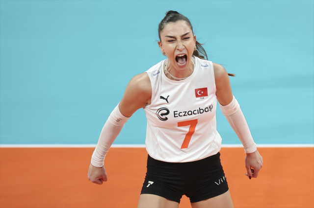 Eczacıbaşı Dynavit, Vakıfbank'ı 3-2 mağlup ederek dünya şampiyonu oldu