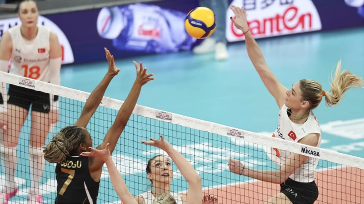 Eczacıbaşı Dynavit, Vakıfbank'ı 3-2 mağlup ederek dünya şampiyonu oldu