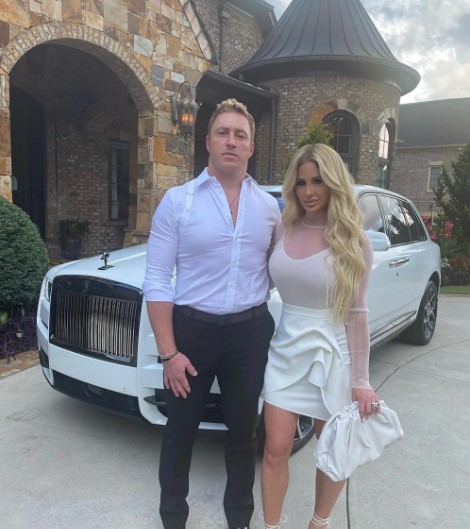 Ekonomik sıkıntılar çeken oyuncu Kim Zolciak, boşanma aşamasında olduğu kocasına ait eşyaları satışa çıkardı