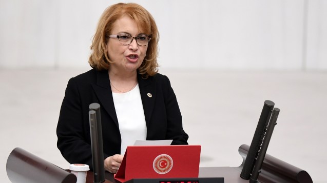 İYİ Parti'den siyasi operasyon açıklaması: Belediye başkanlarımıza transfer teklifleri yapılıyor